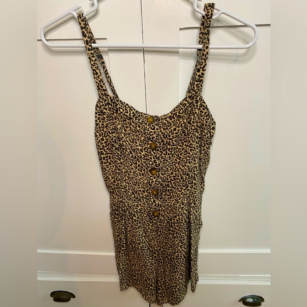 Leopard romper size medium Hollister with pockets